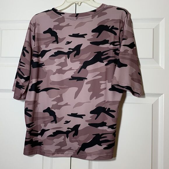 Venus extra-large V-neck half sleeve top Brown and black Camouflage - Picture 2 of 6